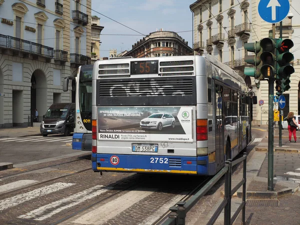 Parada de autobús en Turín — Foto de Stock