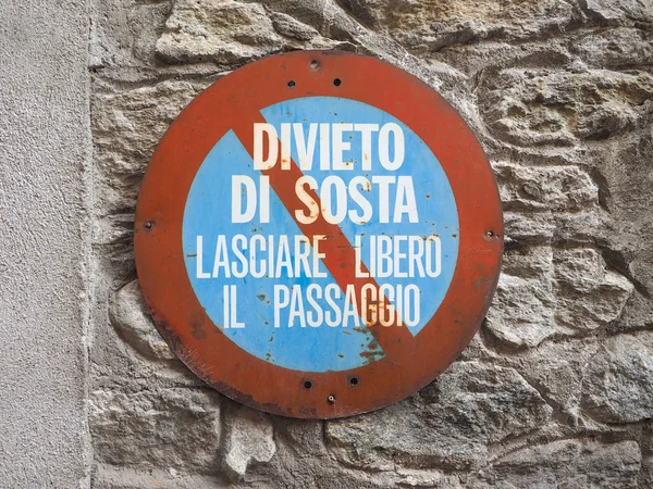 Italian no parking sign — Stock Photo, Image