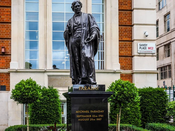 Monumento de Faraday en Savoy Place en Londres (hdr ) — Foto de Stock