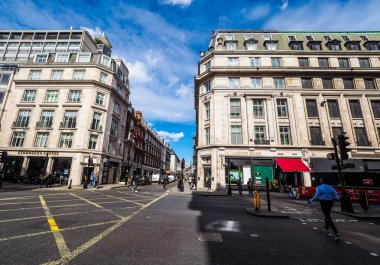 Regent Street Londra (hdr insanlarda)