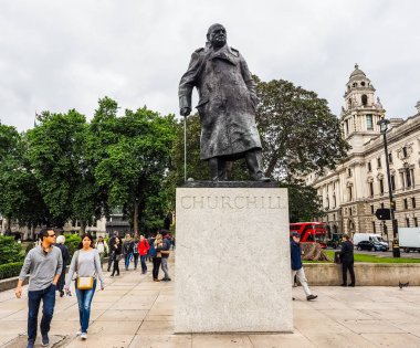 (Hdr Londra'da Churchill heykeli)