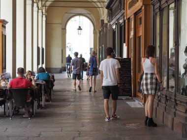 Via Po Torino'da insanlar