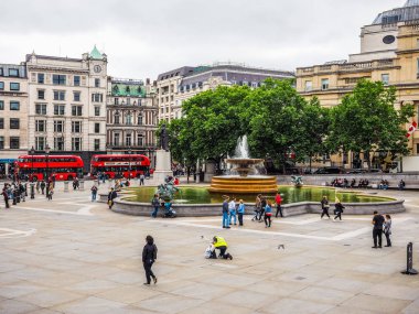 İnsanlar (hdr Londra'da Trafalgar Meydanı'nda)