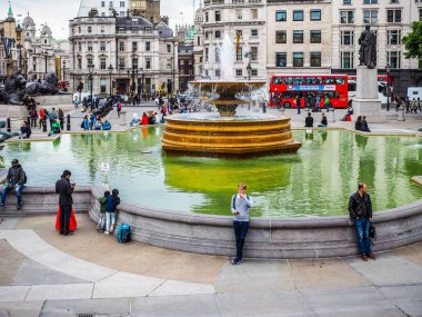 İnsanlar (hdr Londra'da Trafalgar Meydanı'nda)