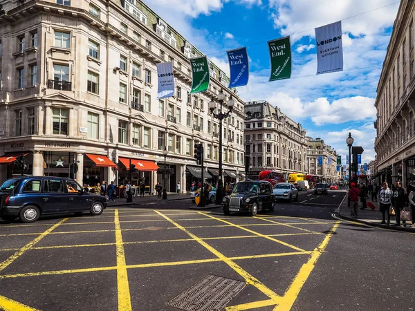 Regent Street Londra (hdr insanlarda) — Stok fotoğraf