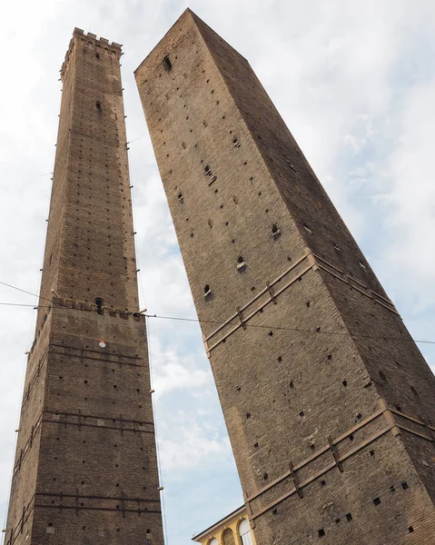 Due torri (Dos torres) en Bolonia — Foto de Stock