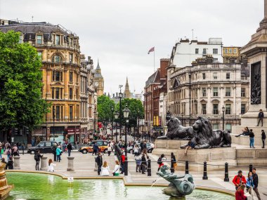 İnsanlar (hdr Londra'da Trafalgar Meydanı'nda)