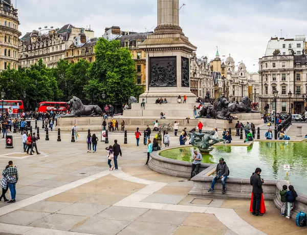 İnsanlar (hdr Londra'da Trafalgar Meydanı'nda)