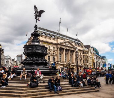 Piccadilly Circus Londra (hdr insanlarda)