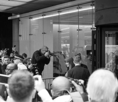 Londra siyah beyaz Corbyn için bekleyenler