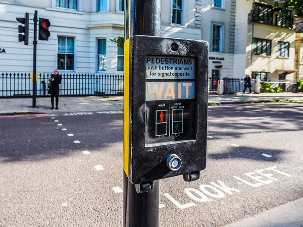 Pedestrian wait sign in London, hdr — Stock Photo, Image