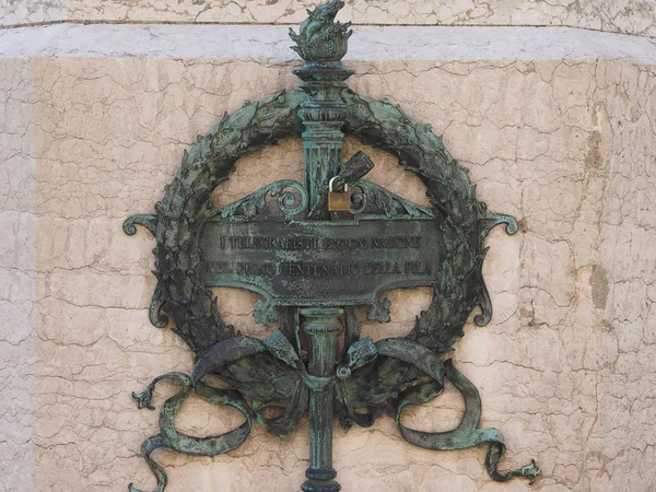 Luigi Galvani-Denkmal in Bologna — Stockfoto