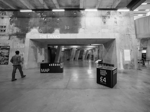Tate Modern em Londres preto e branco — Fotografia de Stock