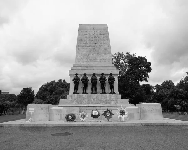 Ev muhafızları kenotaph Londra siyah ve beyaz — Stok fotoğraf