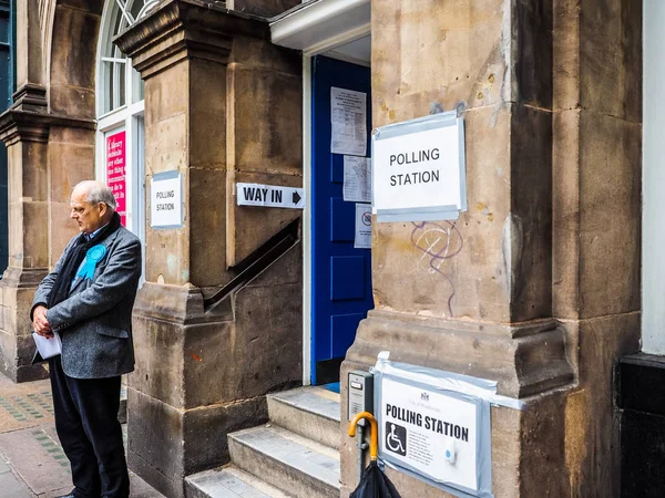 Londra'da, hdr Yoklama İstasyonu