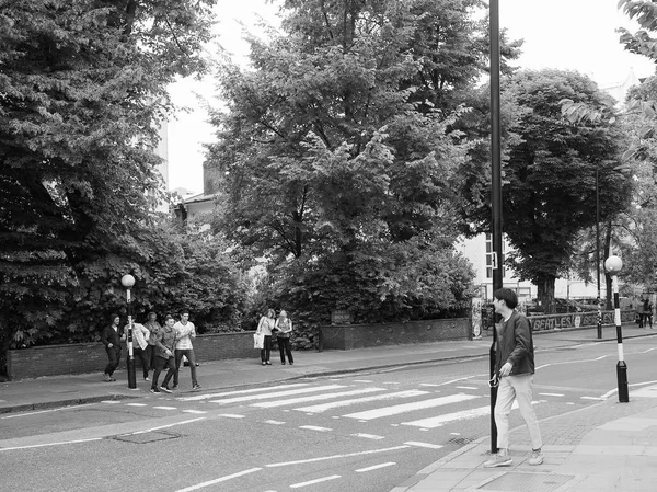 Διέλευση Abbey Road στο Λονδίνο μαύρο και άσπρο — Φωτογραφία Αρχείου