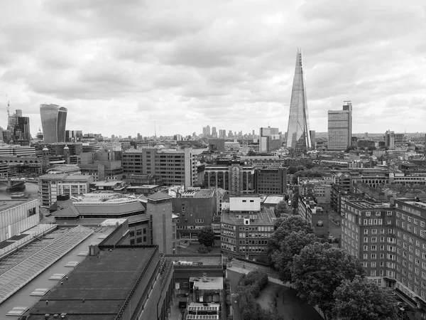 Londra şehir manzarası siyah ve beyaz — Stok fotoğraf