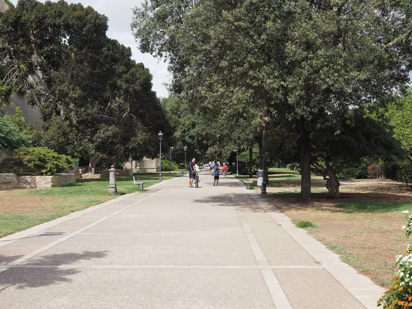 Giardino sotto le mura (bahçe duvarı altında) Cagliari