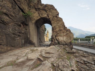 Antik Roma yolu kemer Donnas
