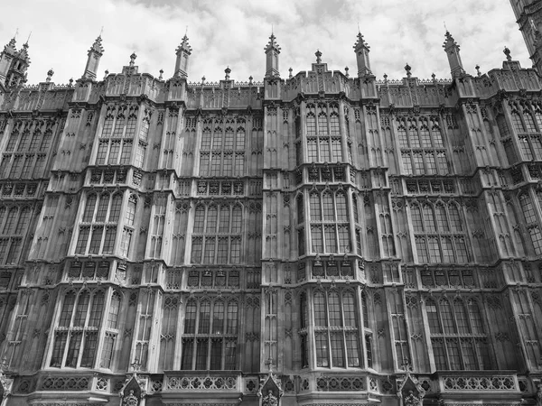 Casas do Parlamento em Londres preto e branco — Fotografia de Stock