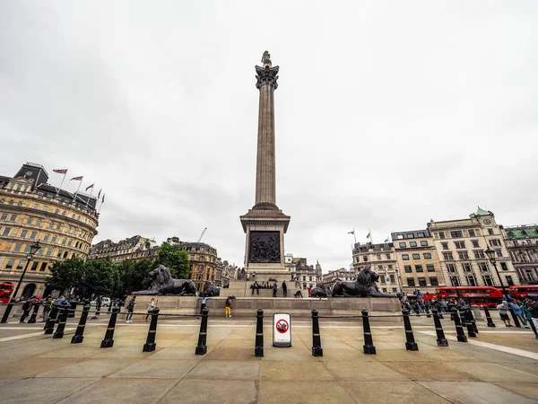 在伦敦，hdr 的特拉法加广场的人 — 图库照片