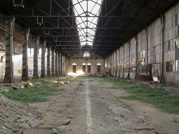 OGR (Officine Grandi Riparazioni) ремонтний завод поїздів у Турині. — стокове фото