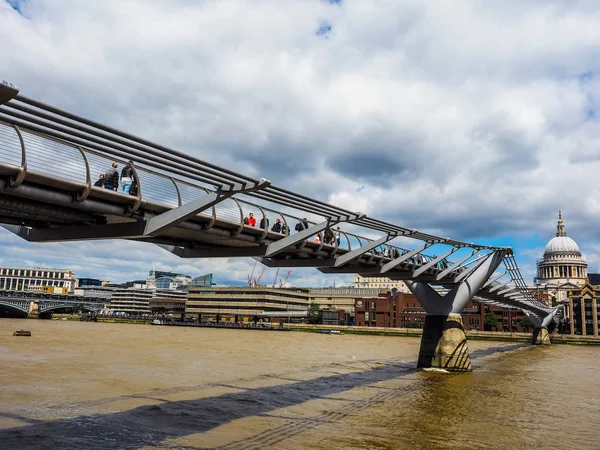 Londra'da, hdr Millennium Köprüsü — Stok fotoğraf