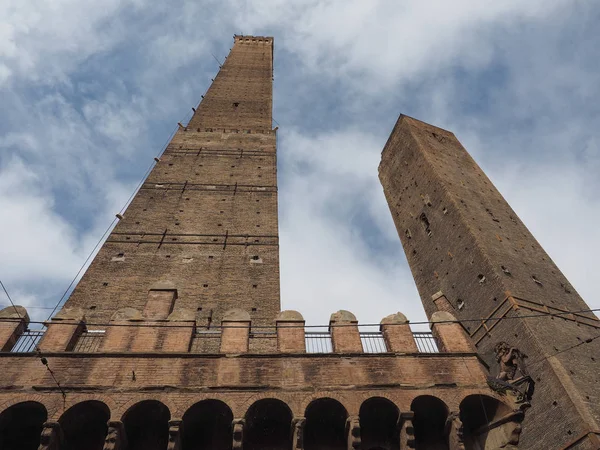Due torri (Dos torres) en Bolonia —  Fotos de Stock