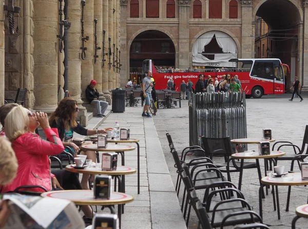 Persone nel centro di Bologna — Foto Stock