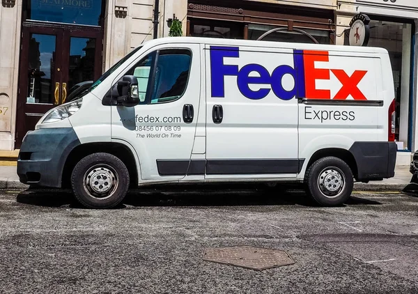 FedEx express courier van in London, hdr — Stock Photo, Image