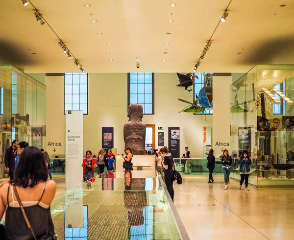 Turistas no Museu Britânico em Londres, hdr — Fotografia de Stock