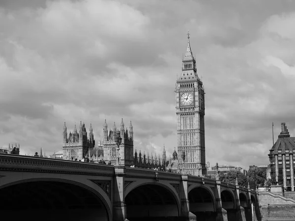 Casas del Parlamento en Londres blanco y negro — Foto de Stock