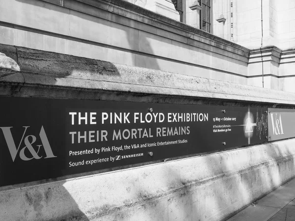 Exposición Pink Floyd en el VA Museum de Londres en blanco y negro —  Fotos de Stock