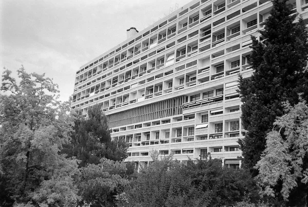Unite d Habitation in Marseille black and white — Stock Photo, Image
