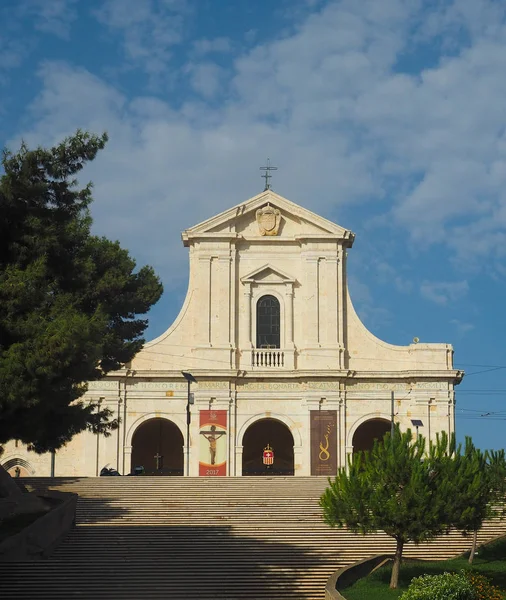 Santuario di Nostra Signora di Bonaria (relikskrin av vår fru av Bonaria) i Cagliari — Stockfoto