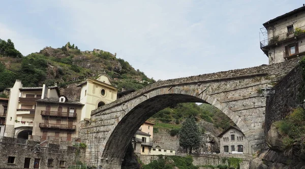 Ρωμαϊκή γέφυρα στο Pont Saint Martin — Φωτογραφία Αρχείου