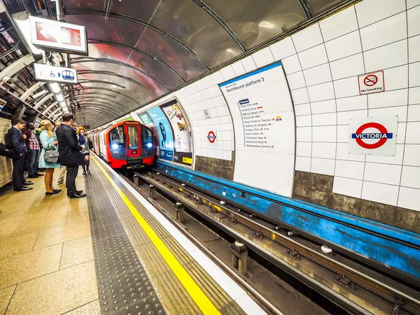 Станция метро Виктория в Лондоне, hdr — стоковое фото