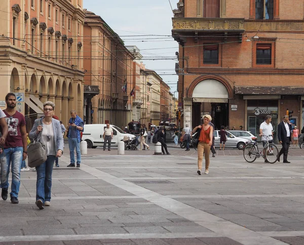 İnsanlar Bologna şehir merkezinde — Stok fotoğraf