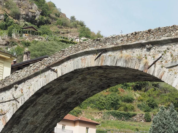 Roman bridge in Pont Saint Martin — Stock Photo, Image