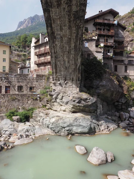 Roman bridge in Pont Saint Martin — Stock Photo, Image