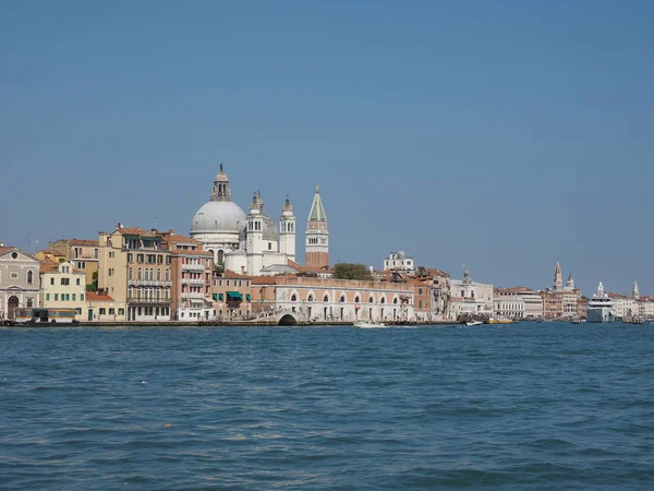 Canale della Giudecca csatornán Velence — Stock Fotó