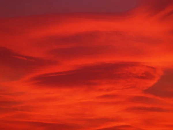 Red sunset sky with clouds background — Stock Photo, Image