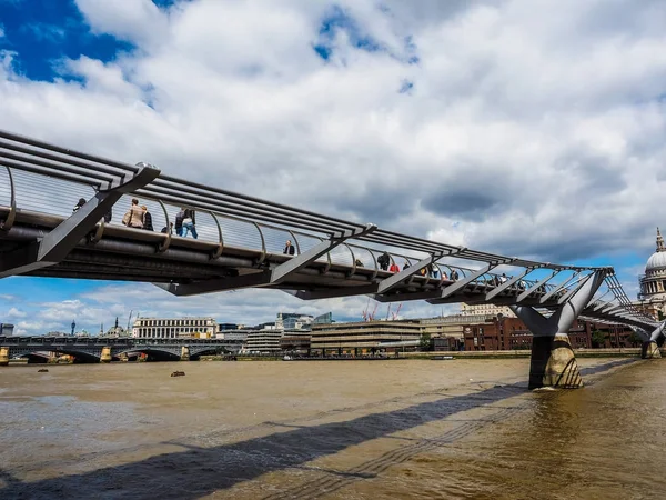 Londra'da, hdr Millennium Köprüsü — Stok fotoğraf