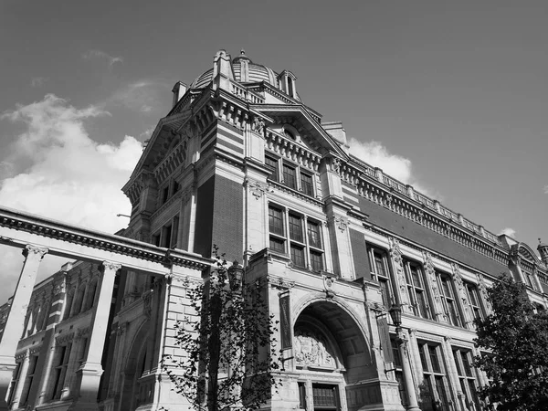 Victoria and Albert Museum in London black and white — Stock Photo, Image