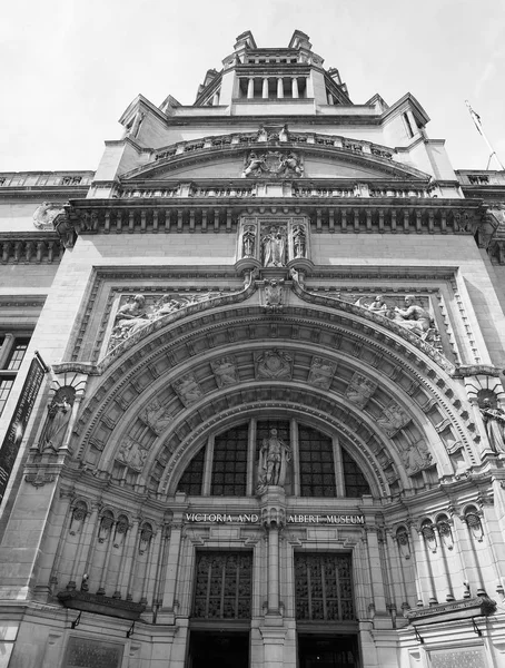 Victoria and Albert Museum em Londres preto e branco — Fotografia de Stock