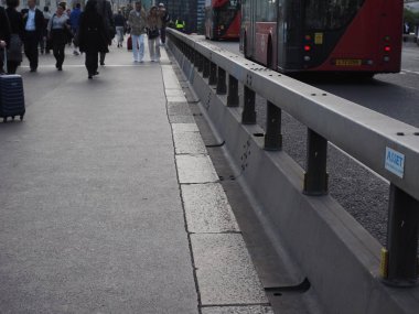 Anti terörizm güvenlik bariyerleri Londra'da