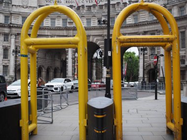 Anti terörizm güvenlik bariyerleri Londra'da