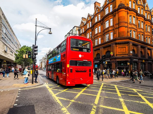 Красный автобус в Лондоне, hdr — стоковое фото