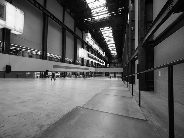 Tate Modern türbin Hall Londra siyah ve beyaz — Stok fotoğraf
