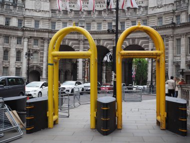 Anti terörizm güvenlik bariyerleri Londra'da